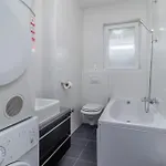 Apartmán 3 Bedroom Awesome In Rab New Translation