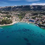 3 Bedroom Awesome In Rab New Translation