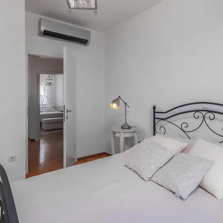 3 Bedroom Awesome In Rab Apartman *