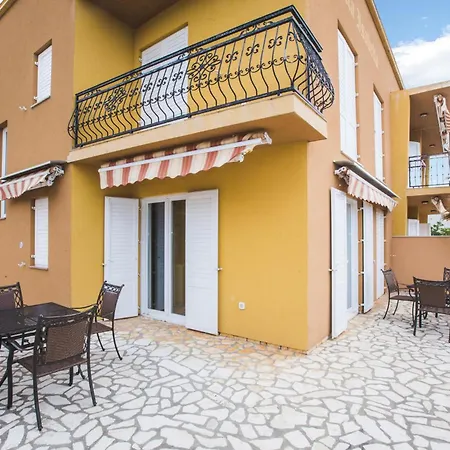 3 Bedroom Awesome In Rab * Palit