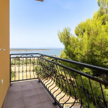 3 Bedroom Pet Friendly In Rab * Palit