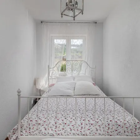 Apartman 3 Bedroom Awesome In Rab *