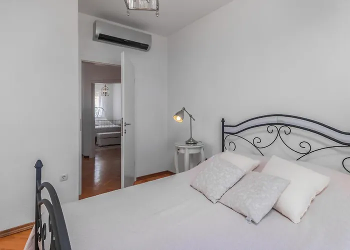 3 Bedroom Pet Friendly In Rab Appartement *