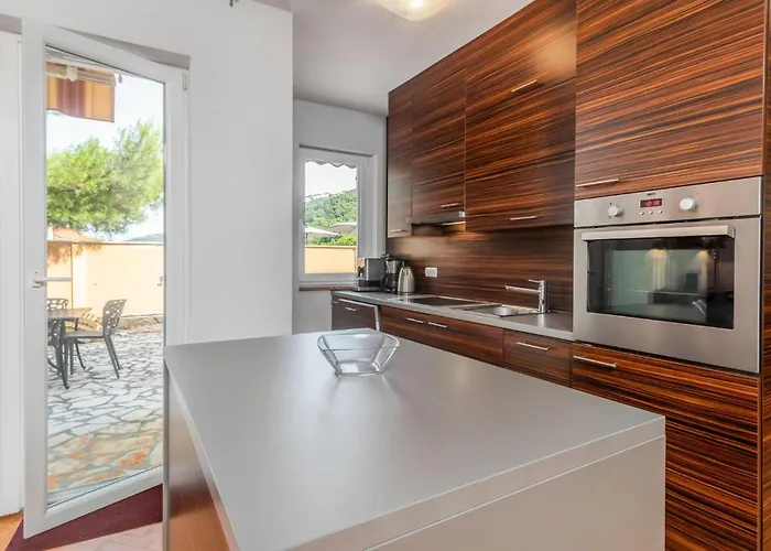 3 Bedroom Pet Friendly In Rab *
