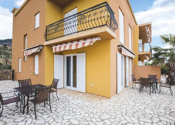 3 Bedroom Pet Friendly In Rab * Palit