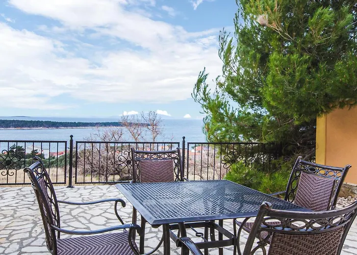 Appartement 3 Bedroom Pet Friendly In Rab *