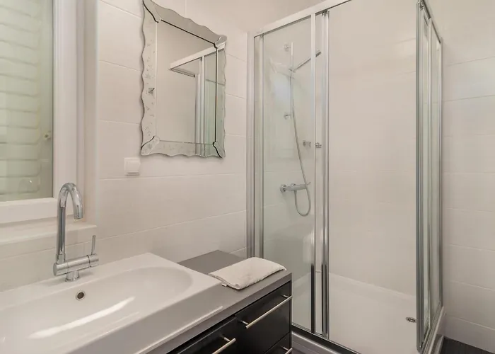 3 Bedroom Pet Friendly In Rab Appartement Palit