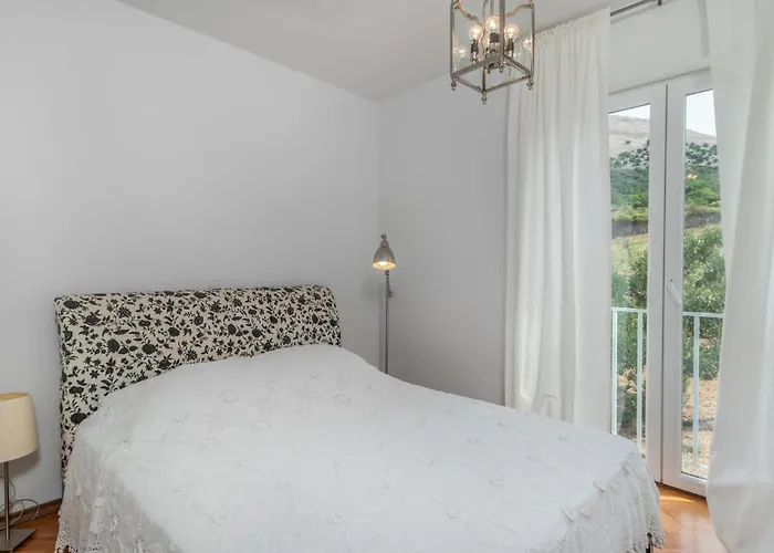 Appartement 3 Bedroom Pet Friendly In Rab Palit
