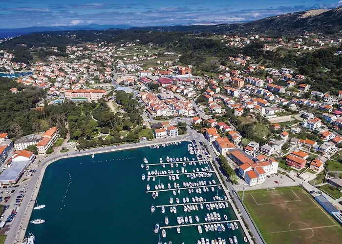 3 Bedroom Pet Friendly In Rab Appartement Palit