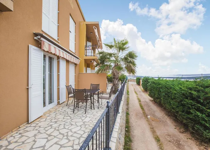 3 Bedroom Pet Friendly In Rab Appartement