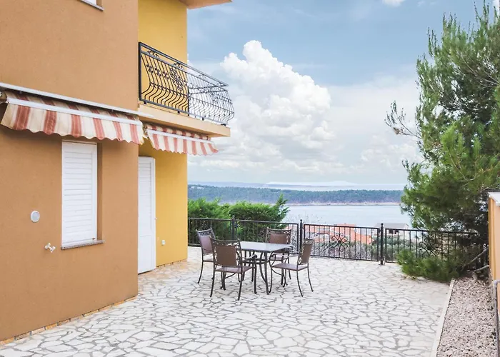 3 Bedroom Pet Friendly In Rab *