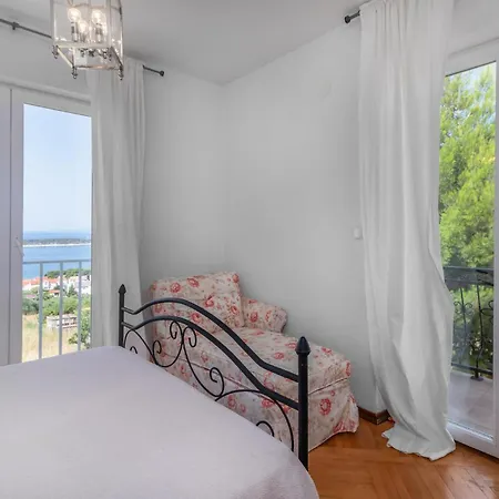 Lovely In Rab With House Sea View *