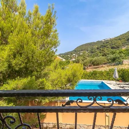 3 Bedroom Awesome In Rab Lägenhet Palit