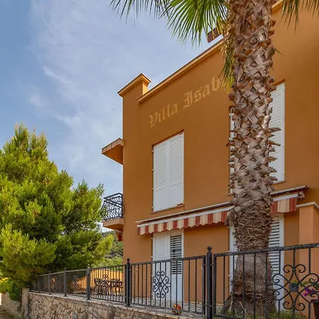 3 Bedroom Awesome In Rab *