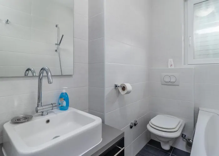 Apartmán 3 Bedroom Pet Friendly In Rab